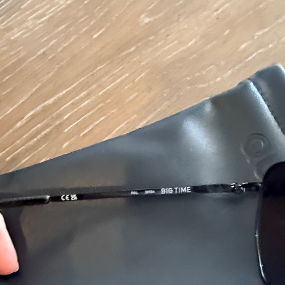 Quay Big Time Sunglasses - Picture 3 of 5